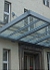 Glasdach über Türeingang der Senatsverwaltung für Stadtentwicklung 