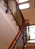 Treppengeländer einer Innentreppe mit Holzlauf